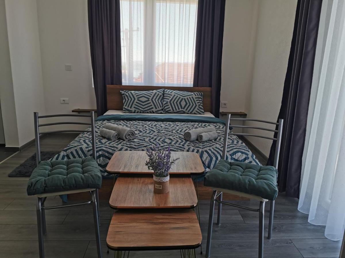 Gopo Guesthouse Elshani Экстерьер фото