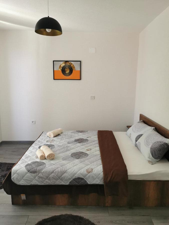 Gopo Guesthouse Elshani Экстерьер фото