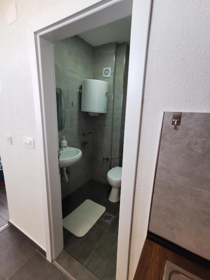 Gopo Guesthouse Elshani Экстерьер фото