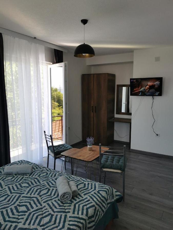 Gopo Guesthouse Elshani Экстерьер фото