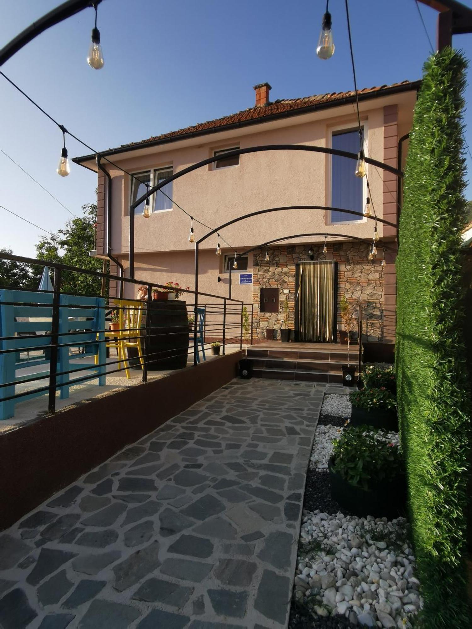 Gopo Guesthouse Elshani Экстерьер фото